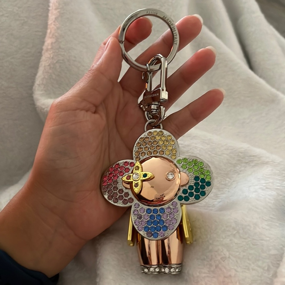 ⚜️ Louis Vuitton VIVIENNE METAL BAG CHARM AND KEY HOLDER ⚜️